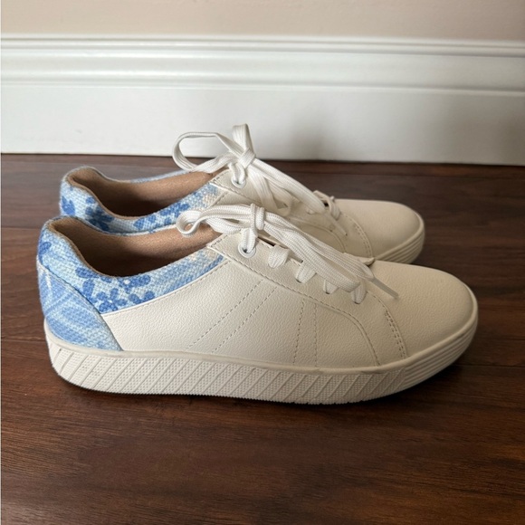 NWOT Naturalizer Soul Neela Women's White and Blue Sporty Sneakers-Size 6 - Picture 1 of 9
